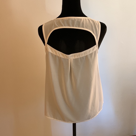 Cut Out Tank Top - Picture 4 of 7